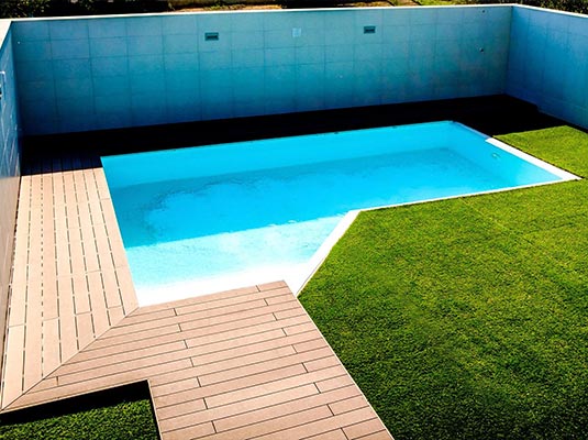 Construcción o reforma de piscinas de estilo moderno o clásico